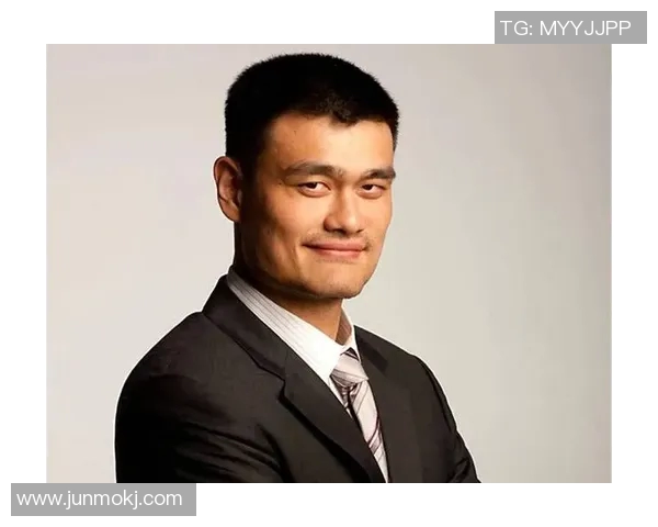 姚明因比赛失利情绪激动怒砸键盘引发网友热议与共鸣 姚明因比赛失利情绪激动怒砸键盘引发网友热议与共鸣
